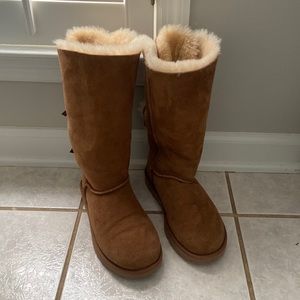 Bailey bow UGG boots size 7.